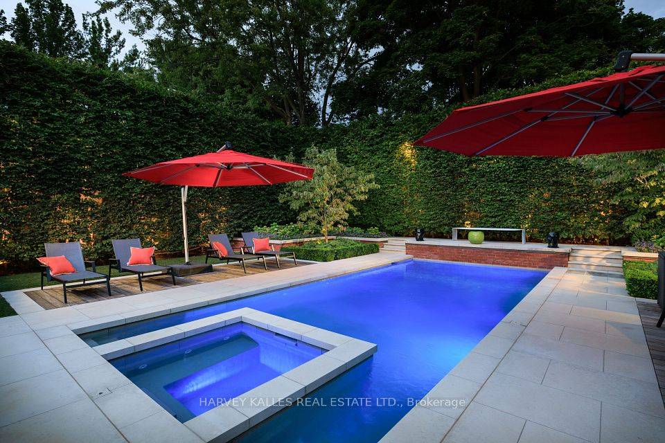 Toronto C03, ON M4V 2T7,297 Russell Hill RD