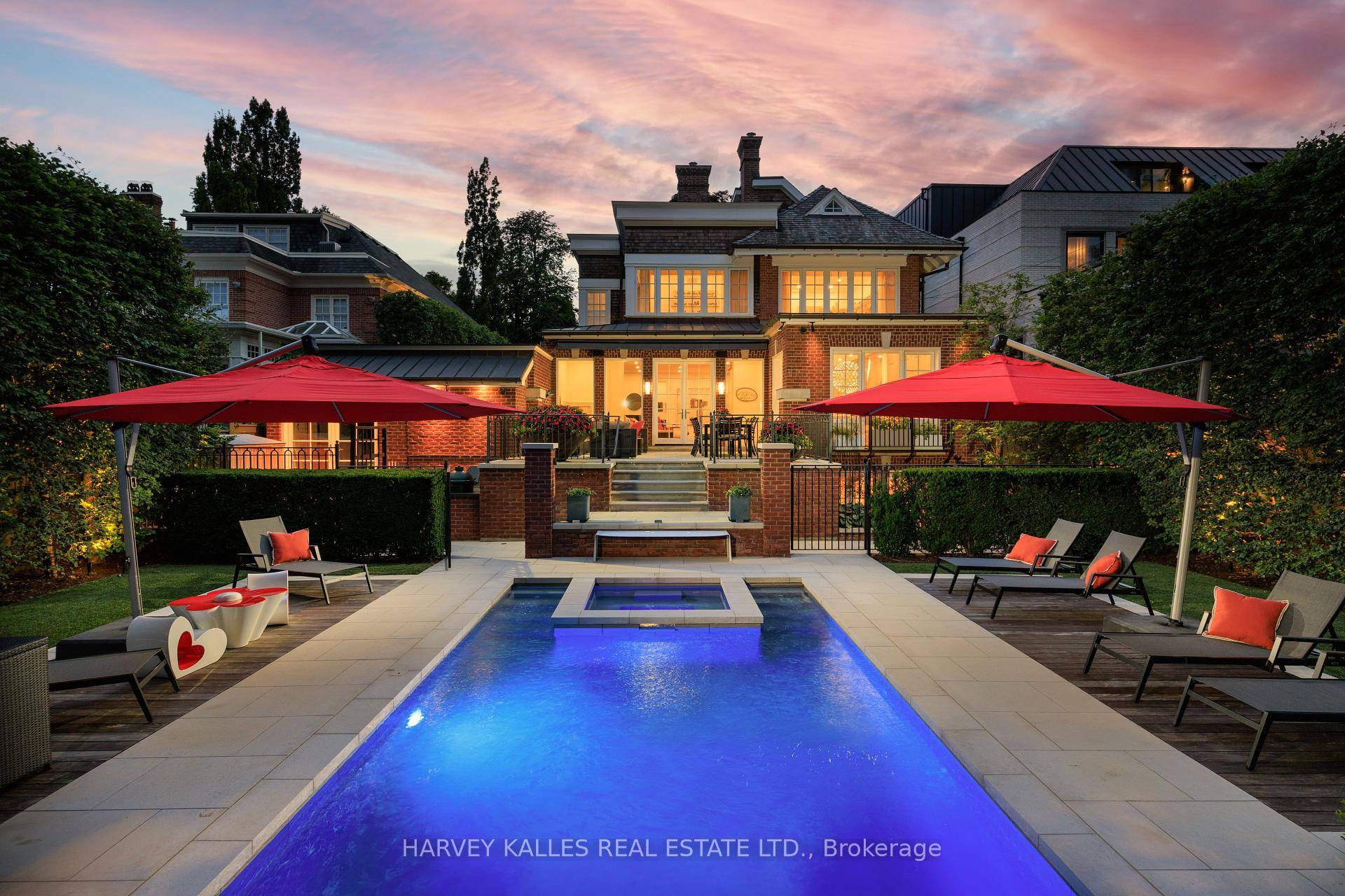 Toronto C03, ON M4V 2T7,297 Russell Hill RD