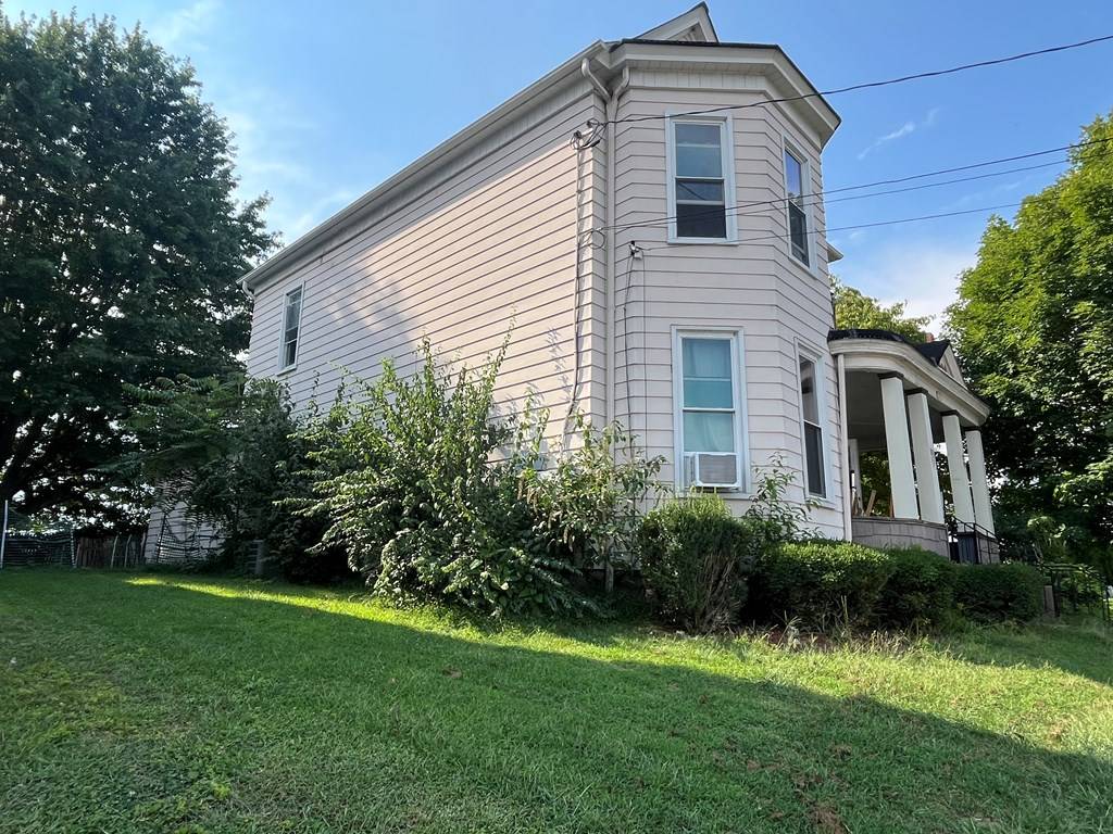 Moundsville, WV 26041,1013 Tomlinson Avenue