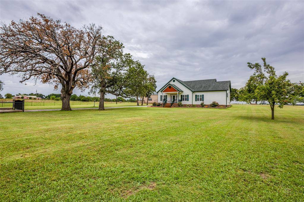 Collinsville, TX 76233,142 County Road 293