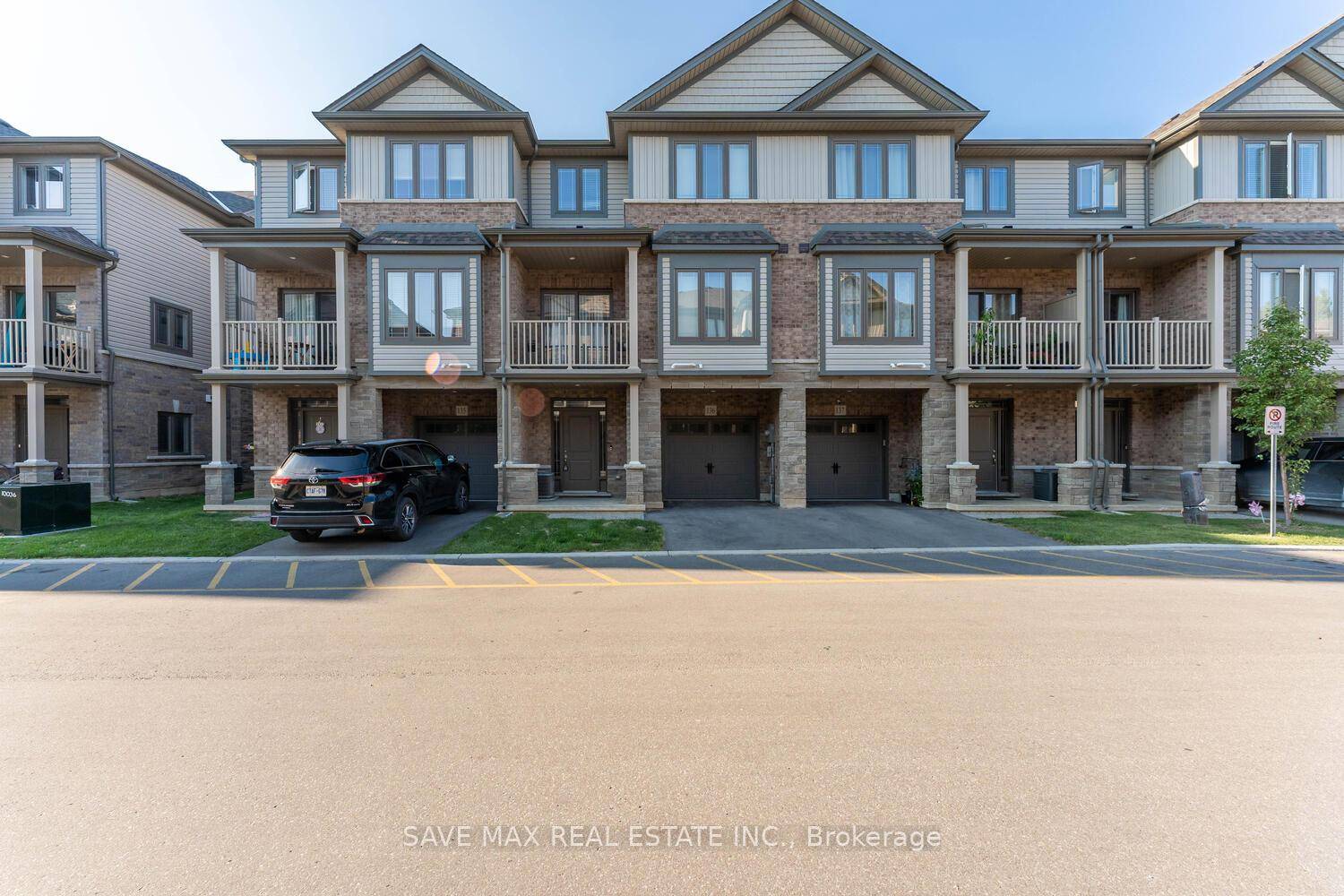 Brantford, ON N3T 0R6,77 Diana AVE #136