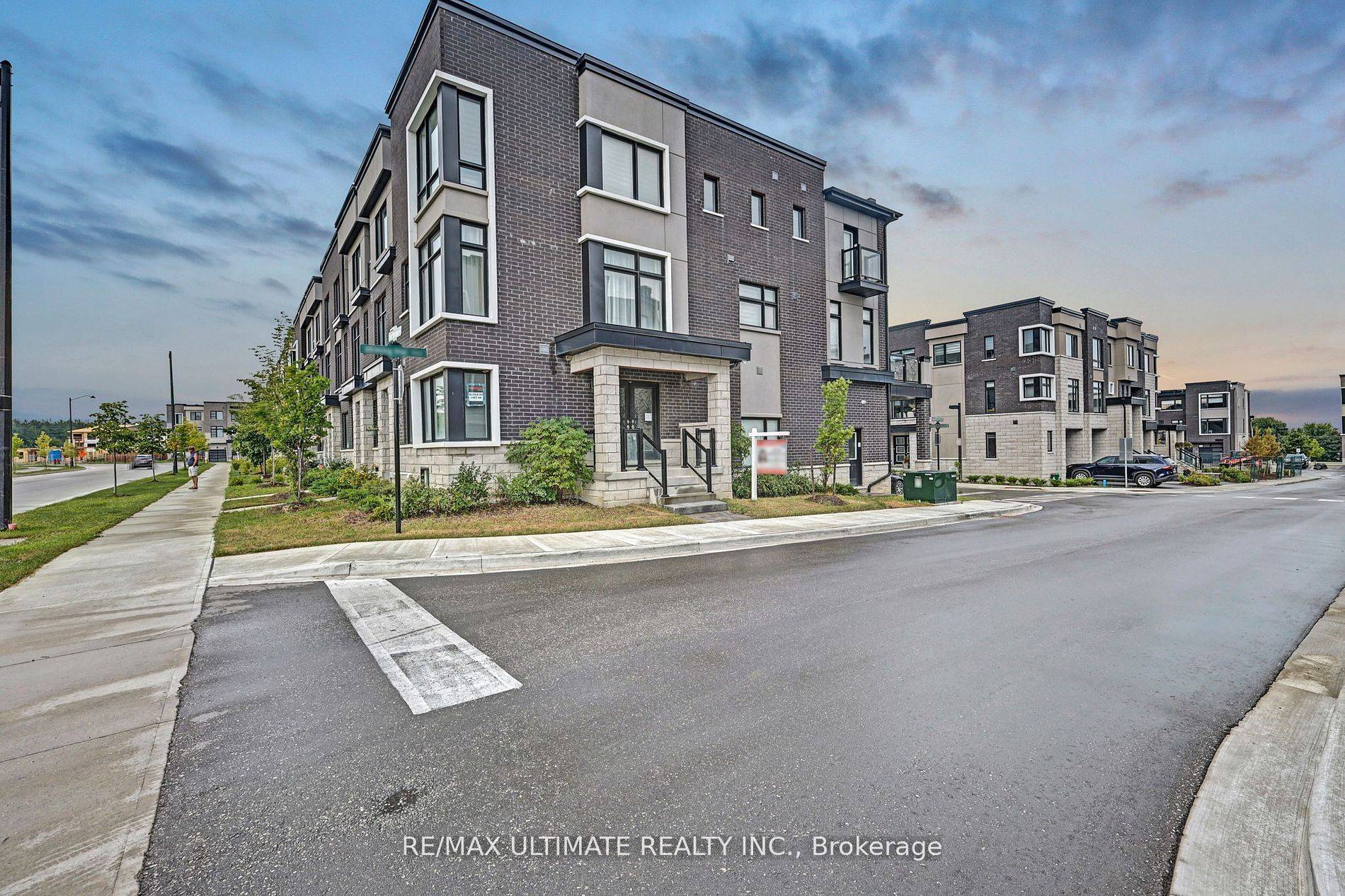 Pickering, ON L1X 0H6,2632 Castlegate Crossing DR