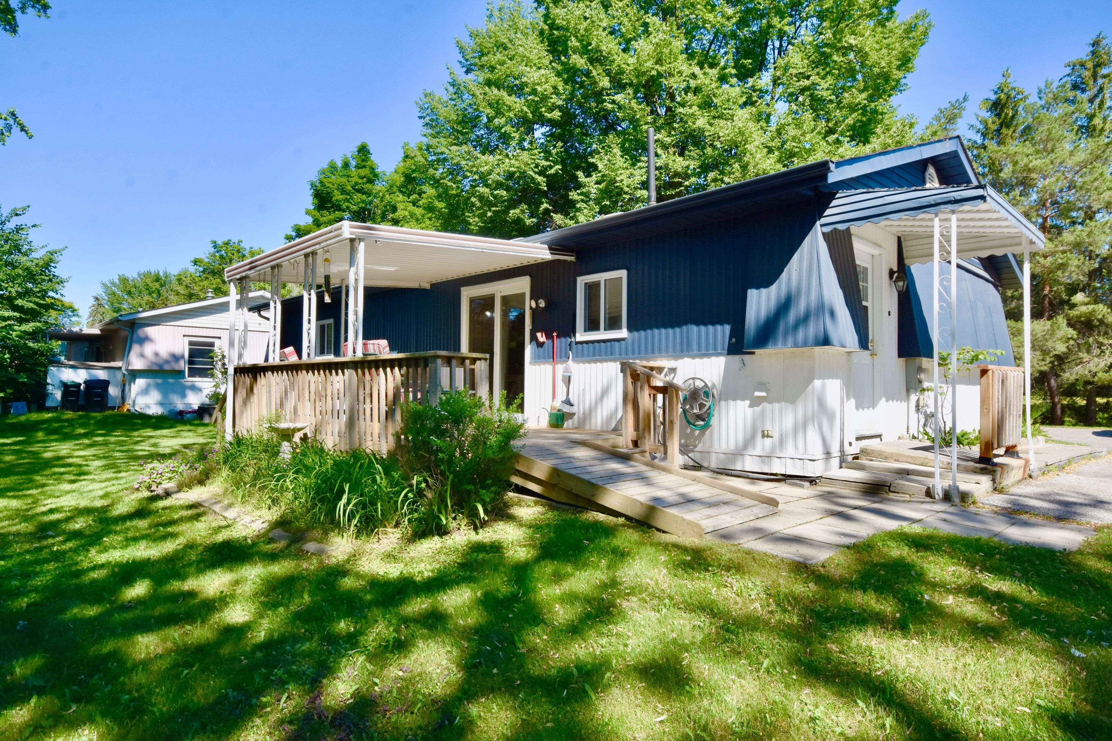 Innisfil, ON L9S 1M9,11 CHERRYWOOD LN