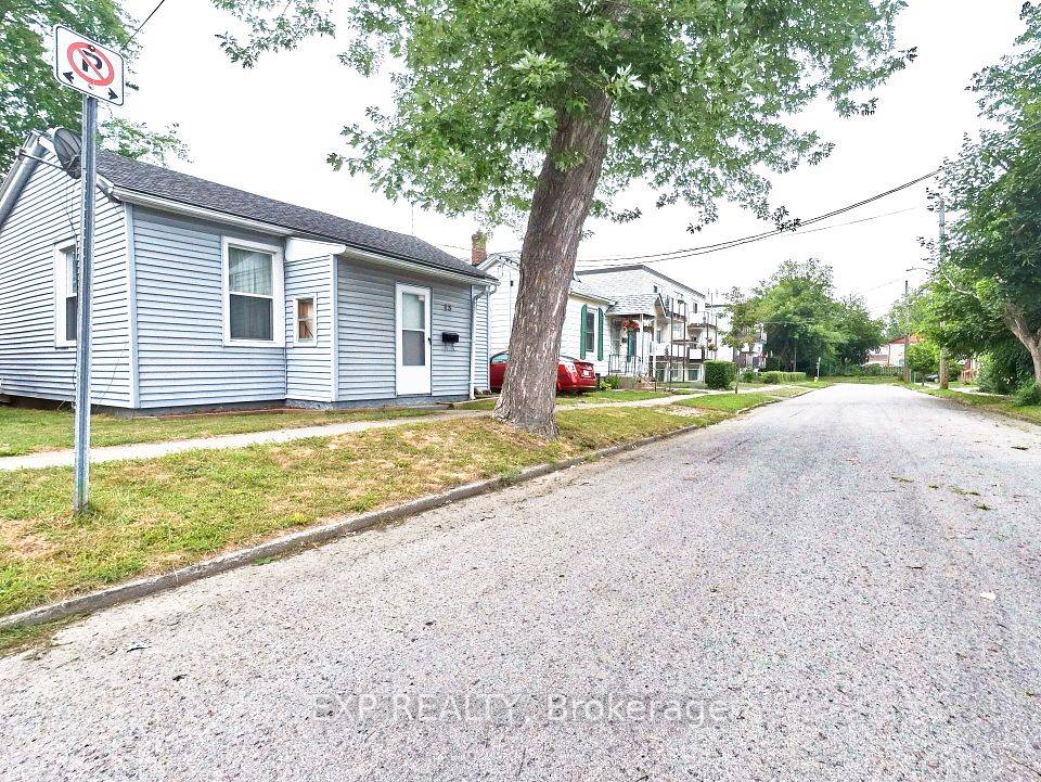 St. Catharines, ON L2R 4S5,13 Greenlaw PL