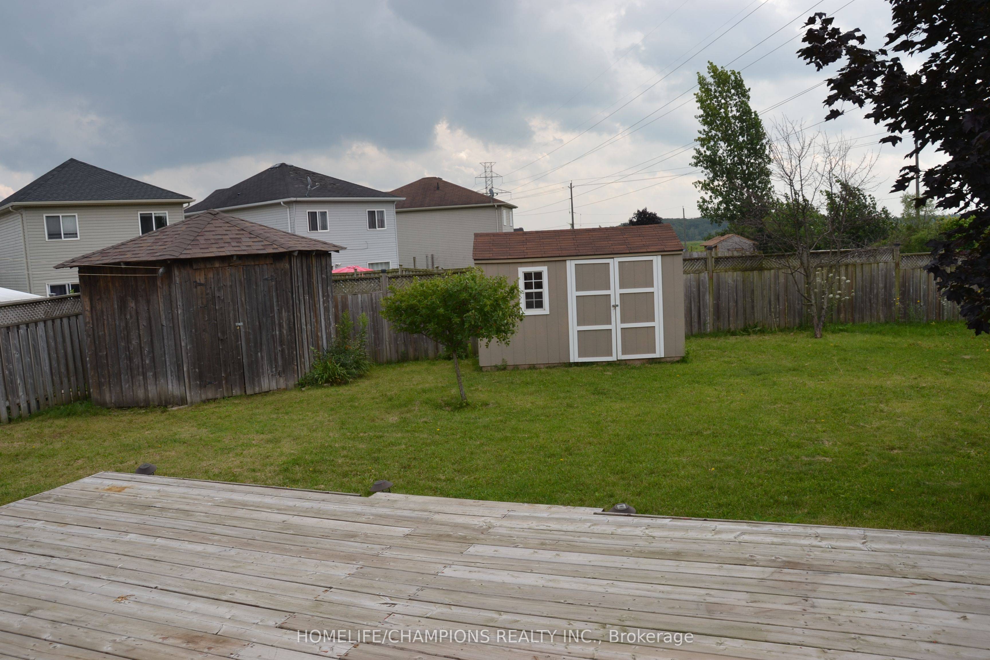 Kitchener, ON N2E 4H3,132 Henhoeffer CRES