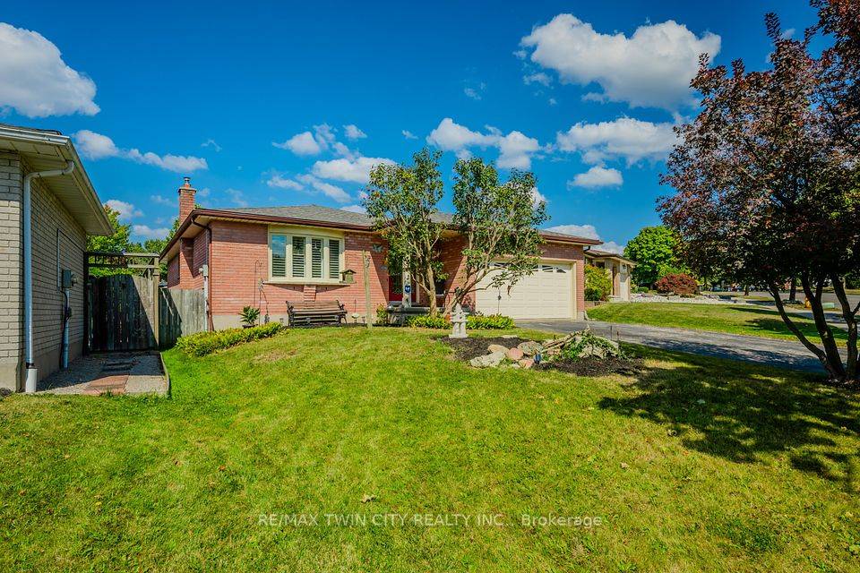 Kitchener, ON N2E 2Z8,79 ERINBROOK DR