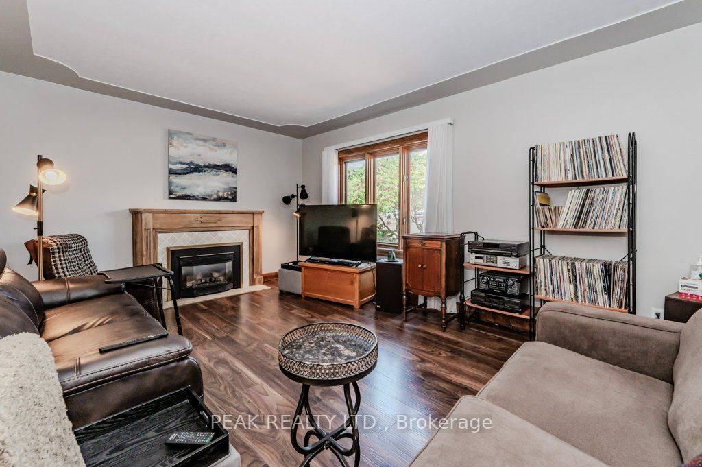 Kitchener, ON N2M 1B6,975 Queens BLVD