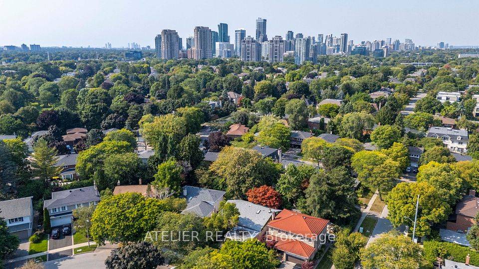 Toronto C12, ON M2P 1W2,30 Foursome CRES