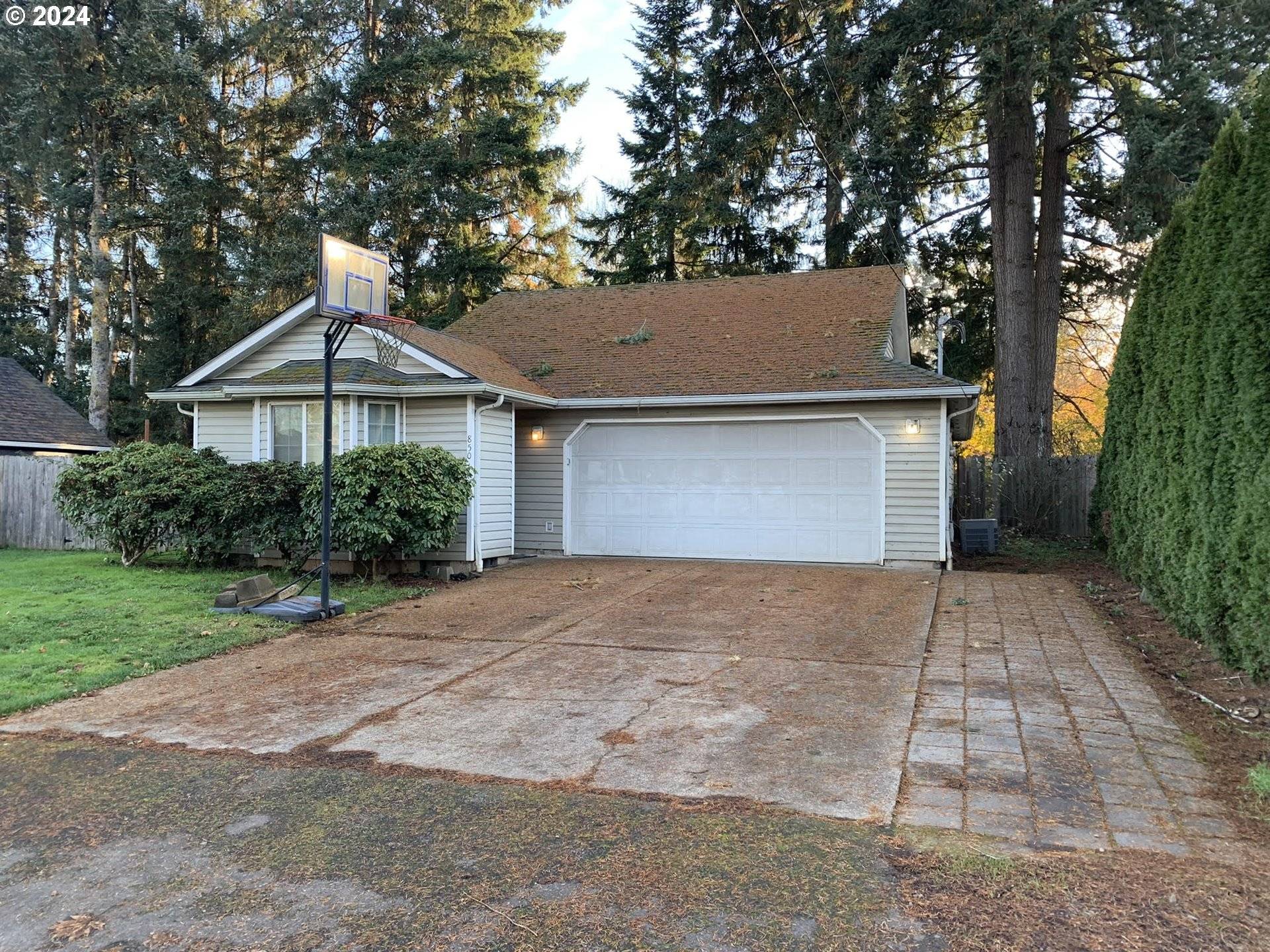 Salem, OR 97302,850 BOXWOOD LN