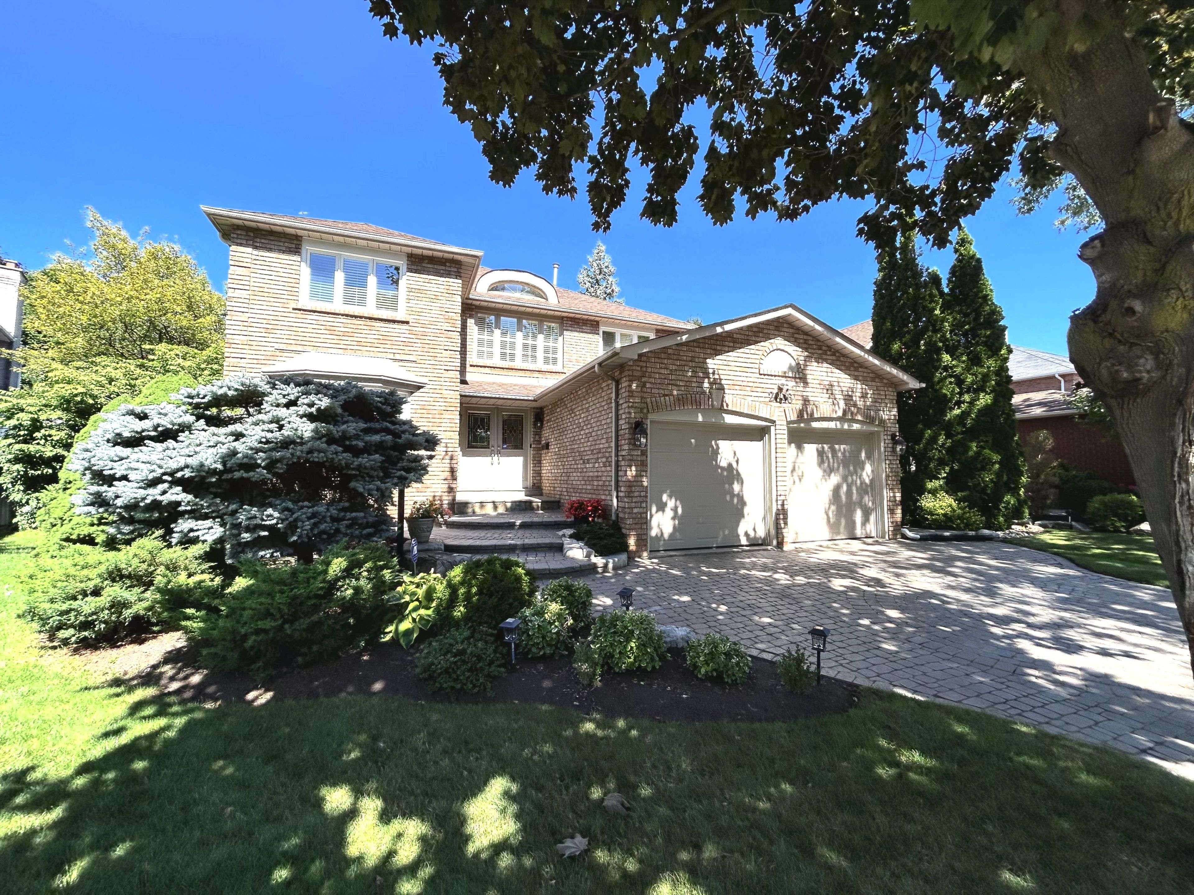 2046 Pineview DR, Oakville, ON L6H 4Z8