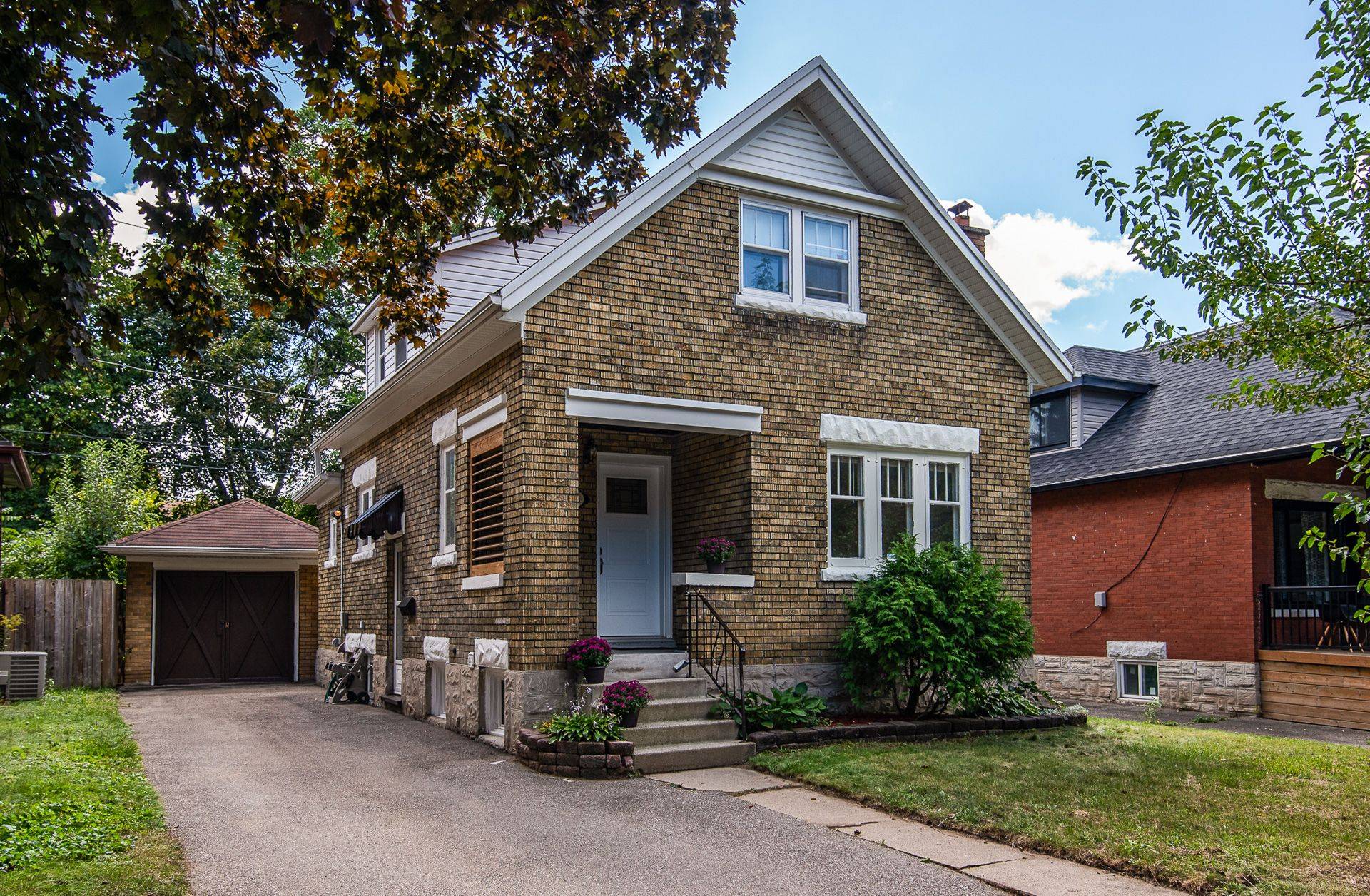 Kitchener, ON N2M 1X1,131 Homewood AVE