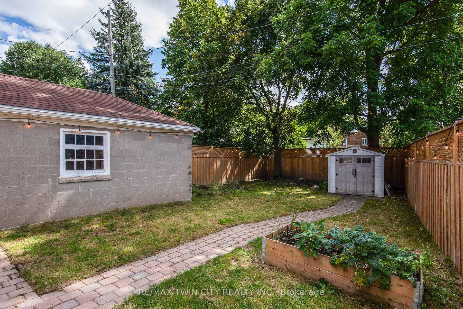 Kitchener, ON N2M 1X1,131 Homewood AVE