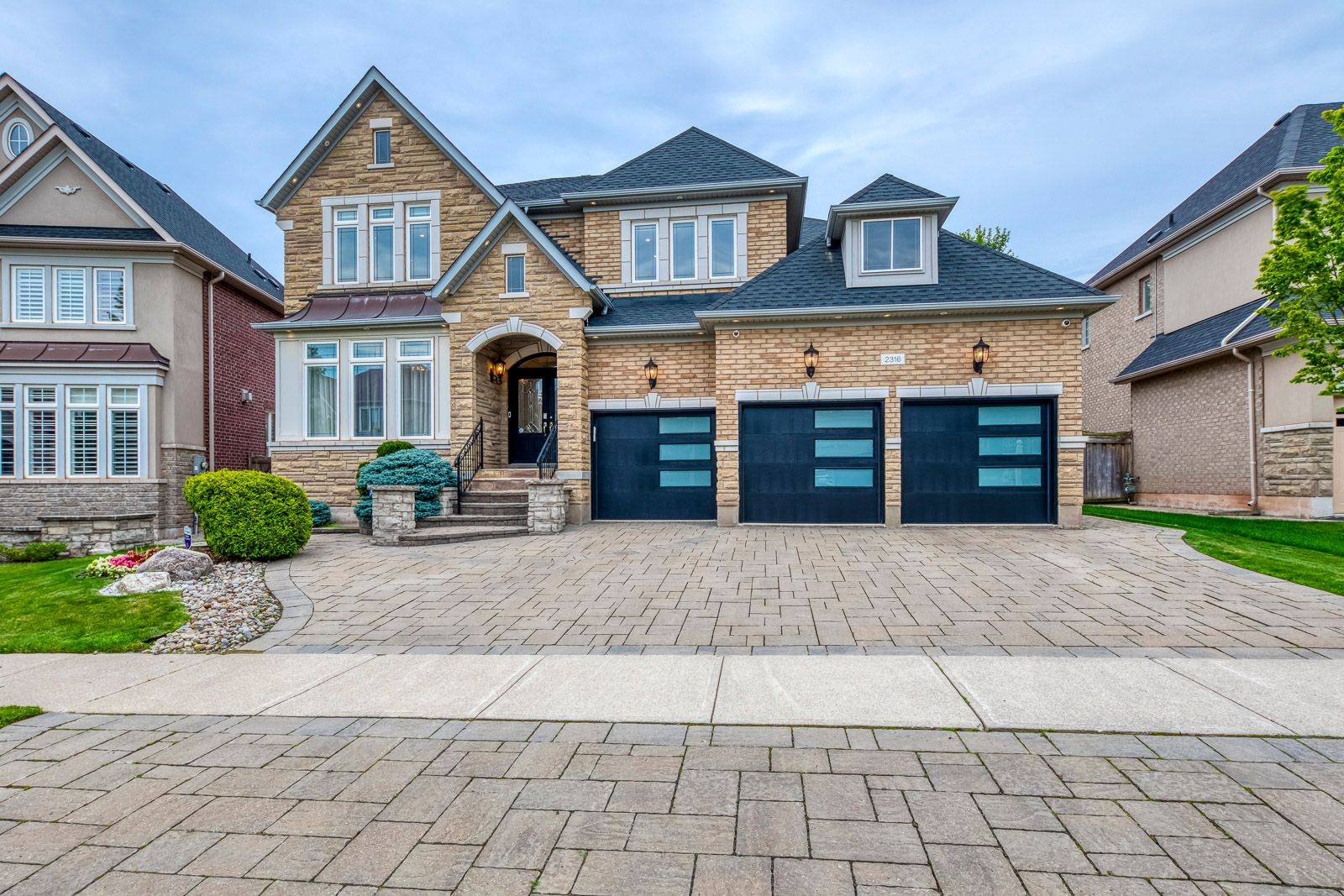 2316 Delnice DR, Oakville, ON L6H 0A9