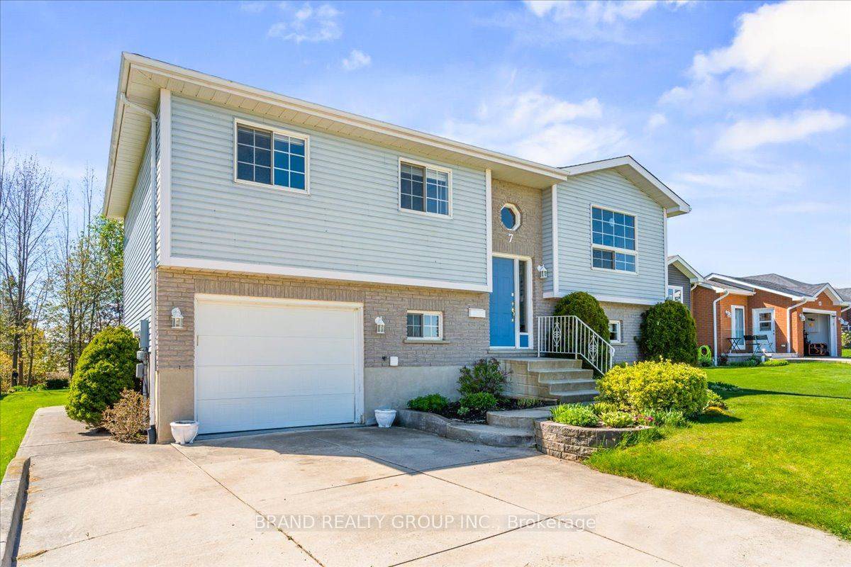 Meaford, ON N4L 1J8,7 Albery CT