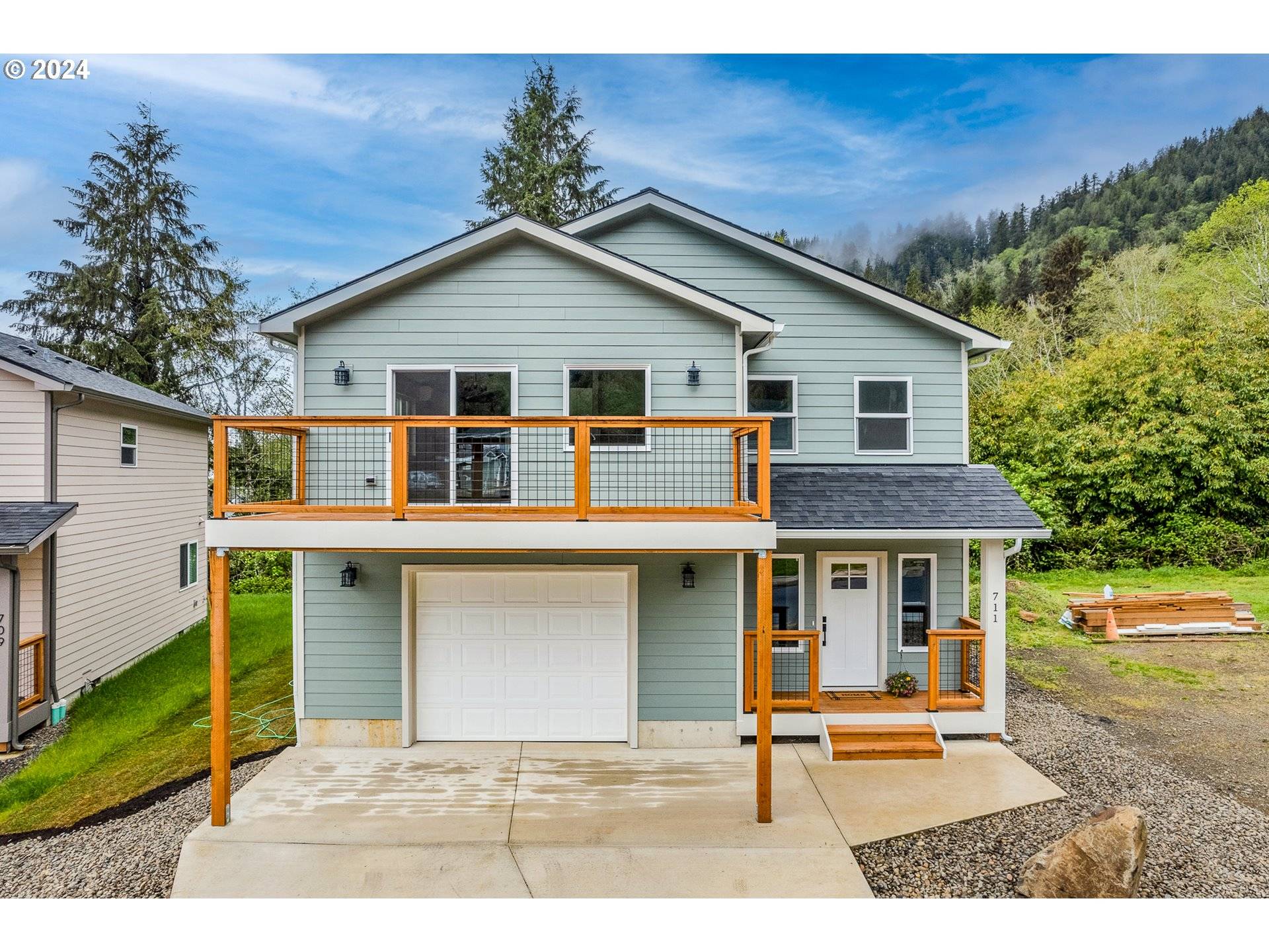 Garibaldi, OR 97118,711 VINE MAPLE LN