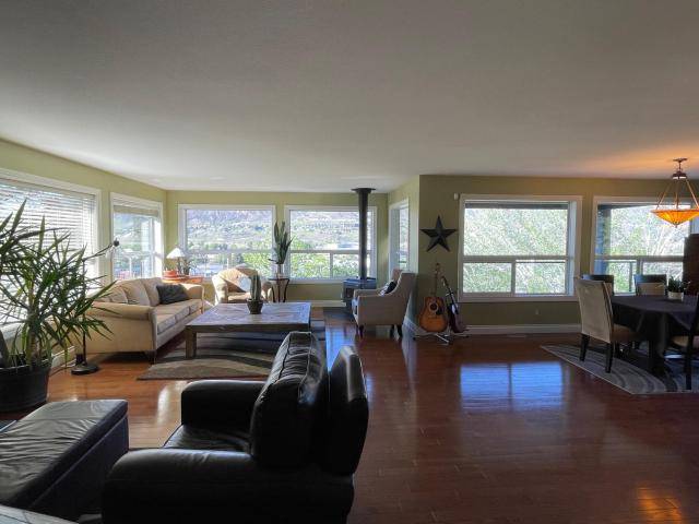 1491 PINE CRES, Kamloops, BC V2C 2Z4