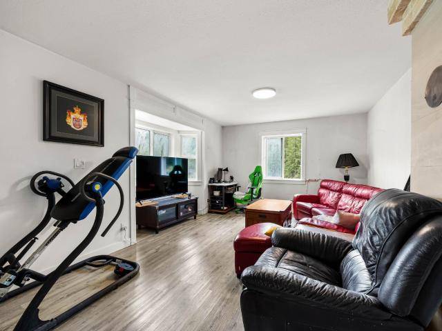 8844 DAVIS HILL RD, Chase, BC