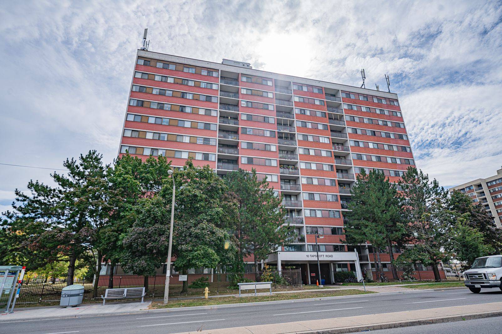 Toronto E11, ON M1B 3L9,10 Tapscott RD #213