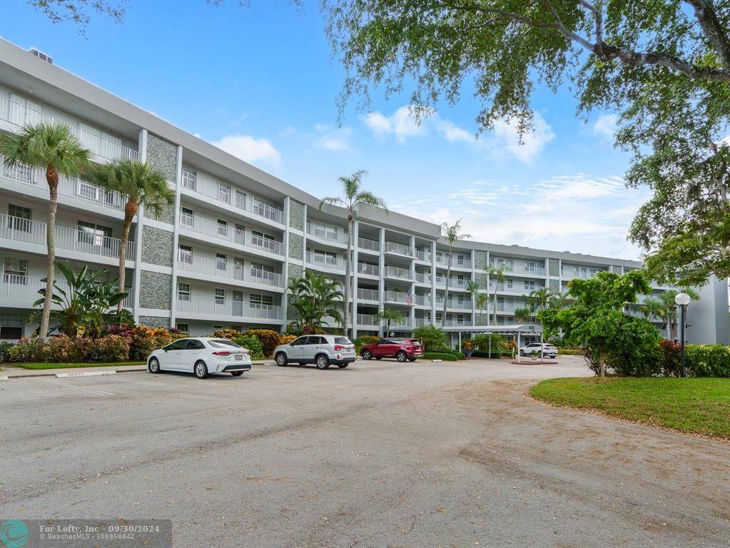 Pompano Beach, FL 33069,4020 W Palm Aire Dr  #407