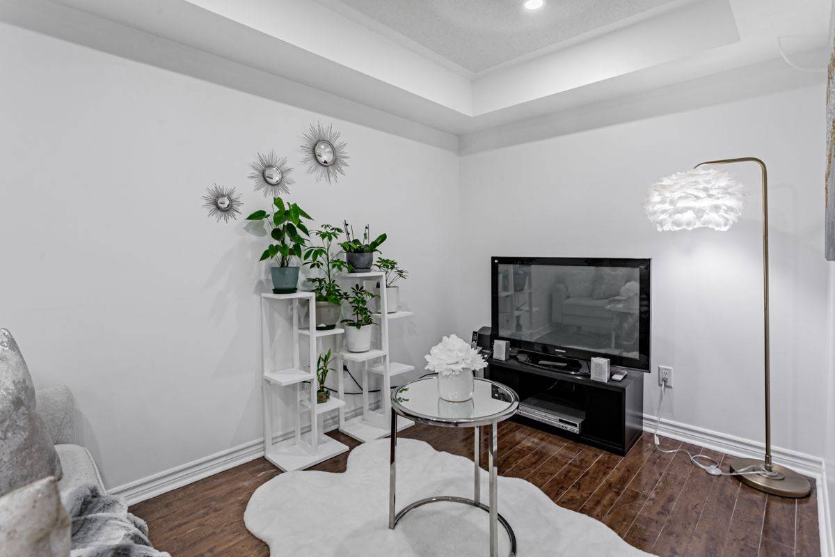 Toronto E11, ON M1B 2Z7,1795 Markham RD #107