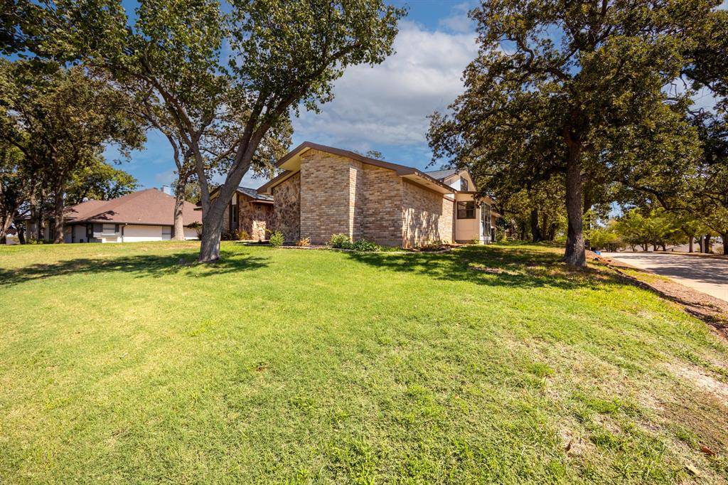 Trophy Club, TX 76262,8 Greenbriar Court