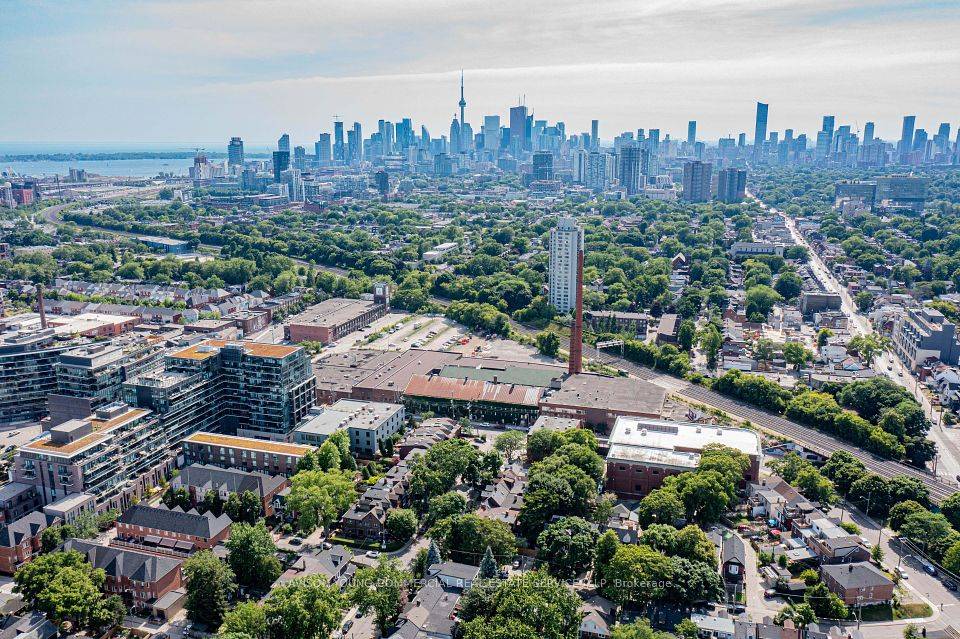 Toronto E01, ON M4M 3P1,388 Carlaw AVE #206