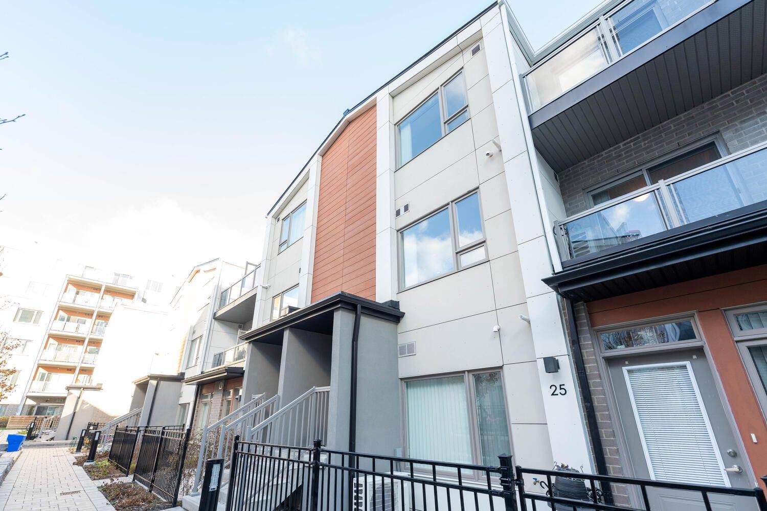 Toronto E11, ON M1B 0C4,50 Orchid Place DR #24