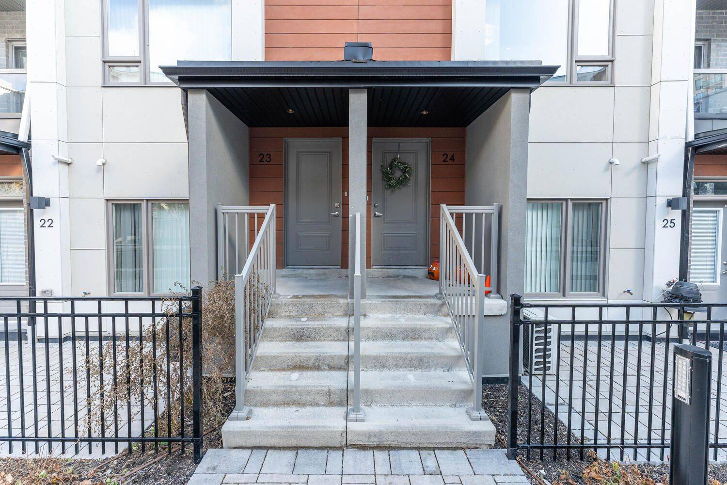 Toronto E11, ON M1B 0C4,50 Orchid Place DR #24