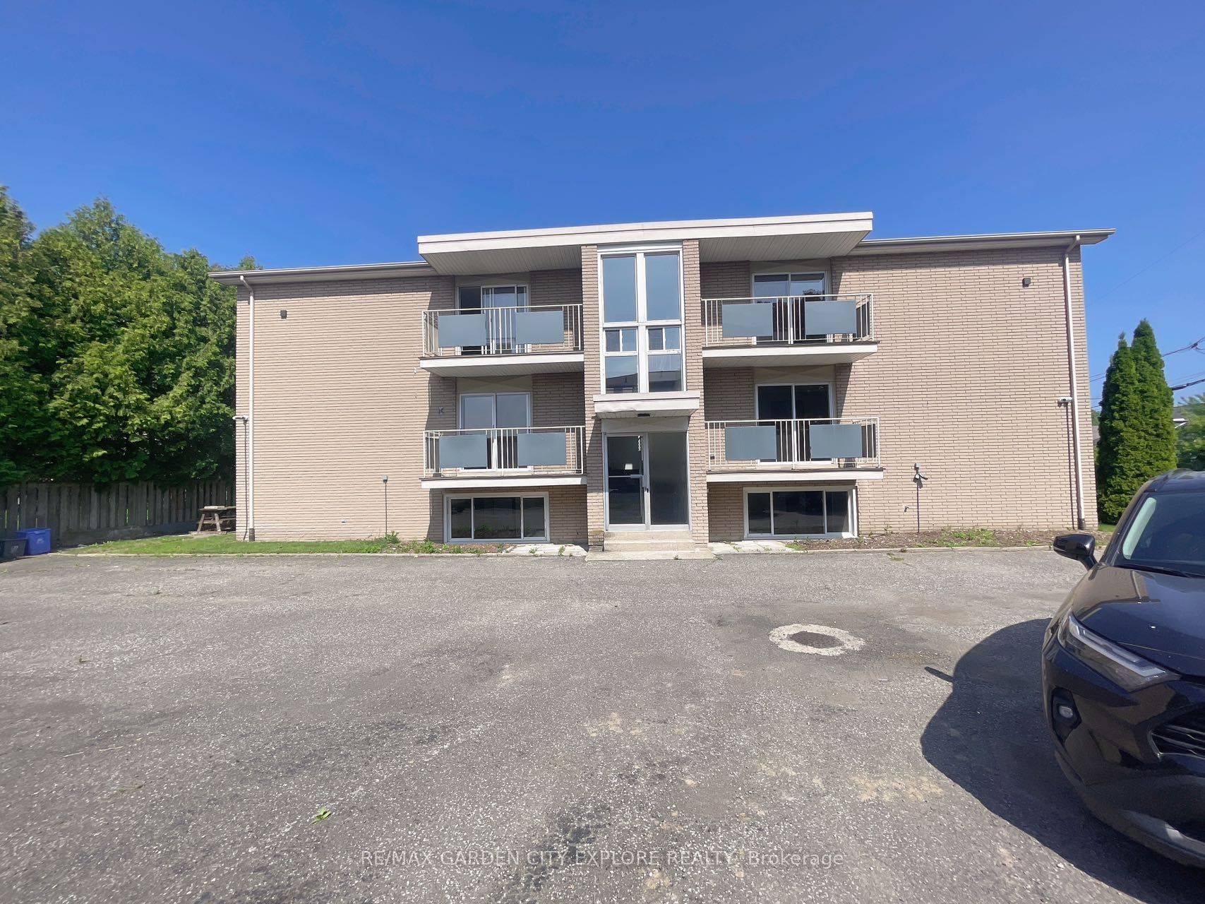 St. Catharines, ON L2N 4P2,15 John ST #6