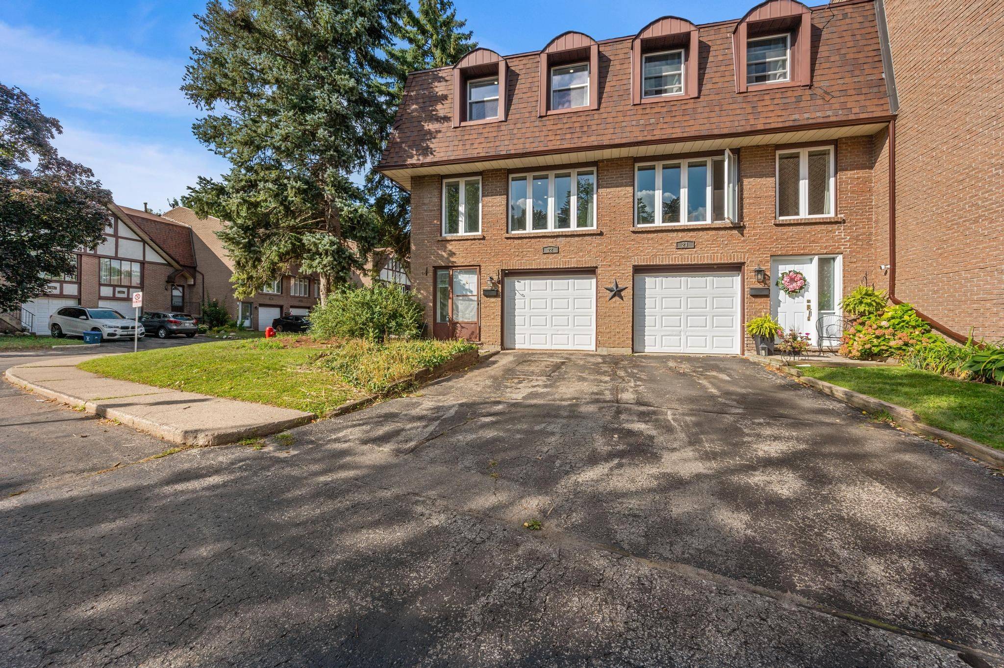 Kitchener, ON N2C 2L1,49 Cedarwoods CRES #22