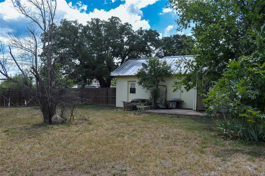 Brady, TX 76825,605 E 6th Street