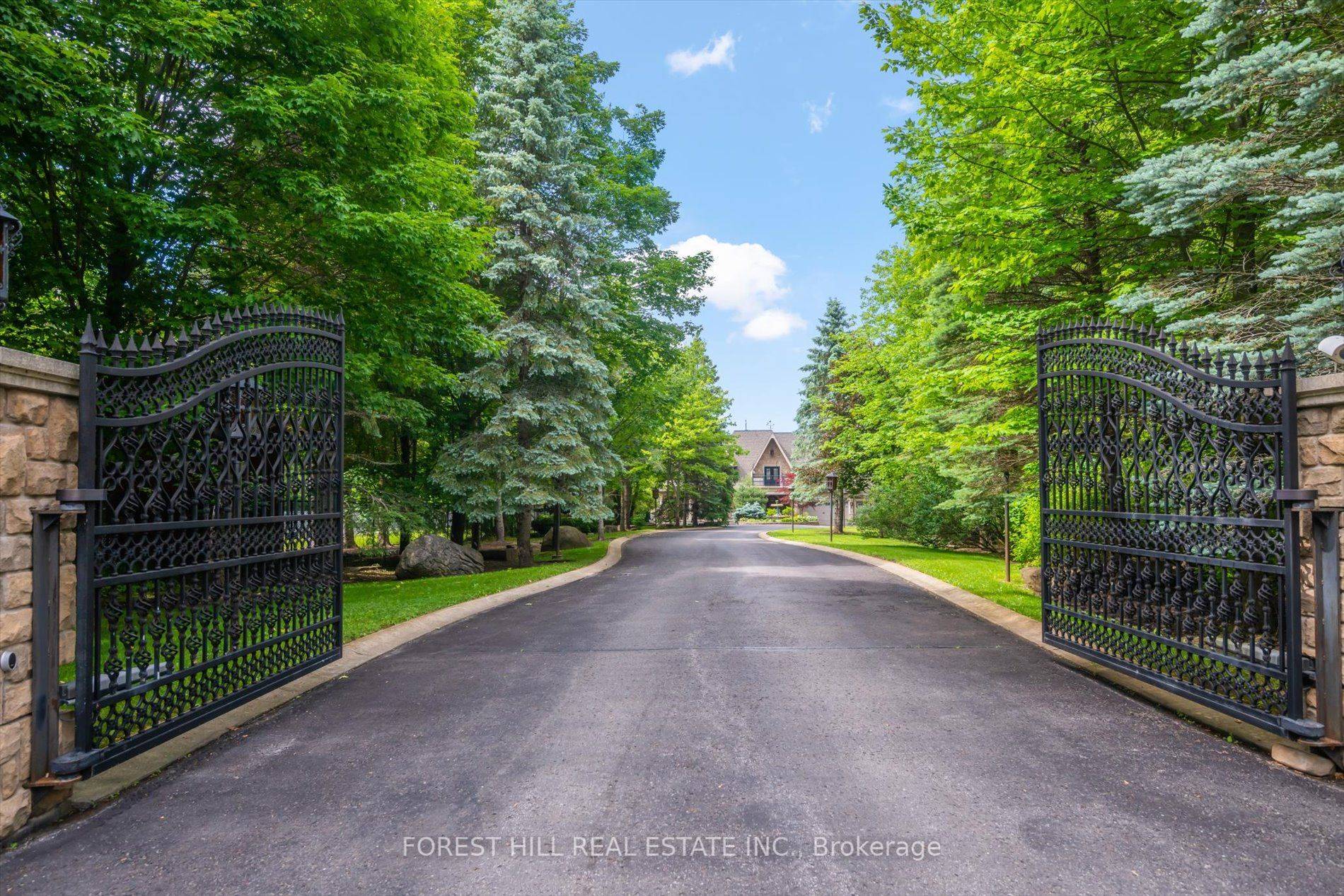 Richmond Hill, ON L4E 3J2,464 Sunset Beach RD