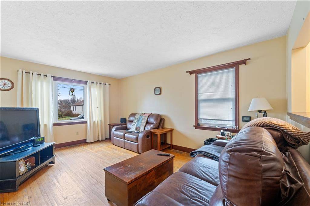 Niagara Falls, ON L2J 1L1,5932 VINE ST