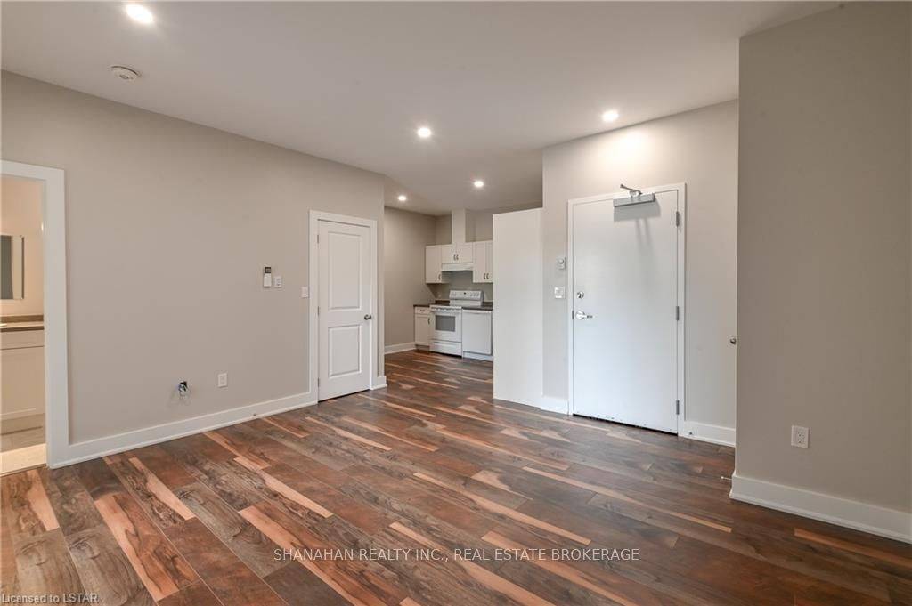 Warwick, ON N0M 2S0,5303 NAUVOO RD #4