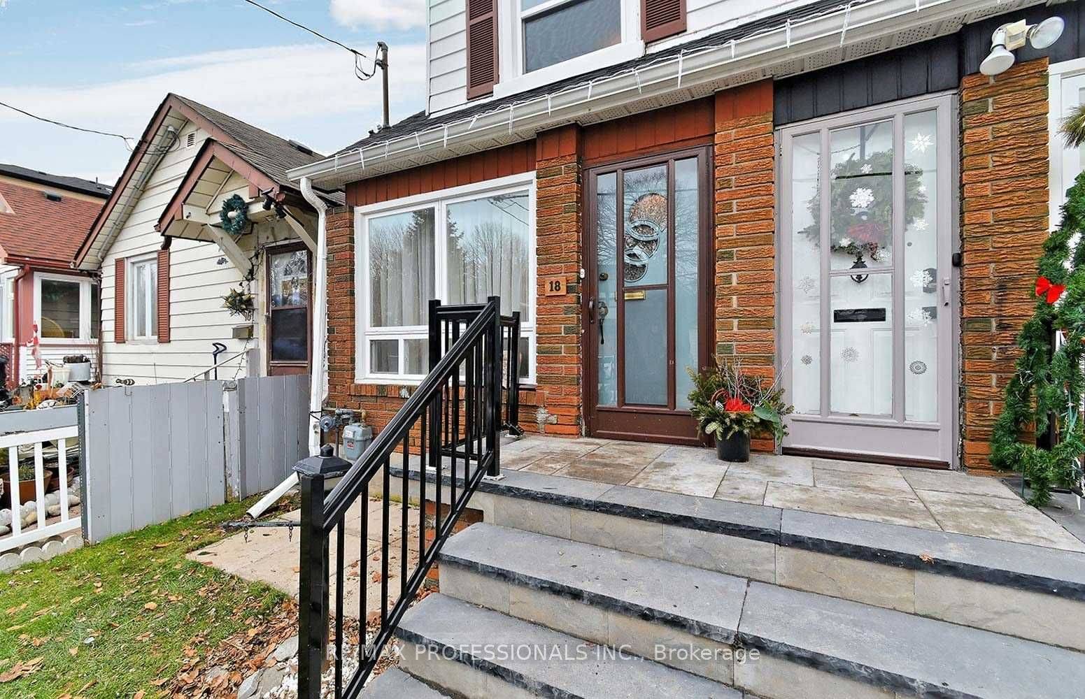 Toronto E06, ON M1L 2X3,18 Emmott AVE