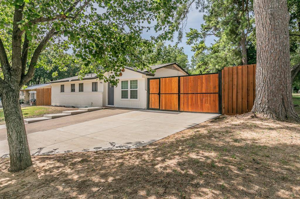 Arlington, TX 76012,1916 Dogwood Drive
