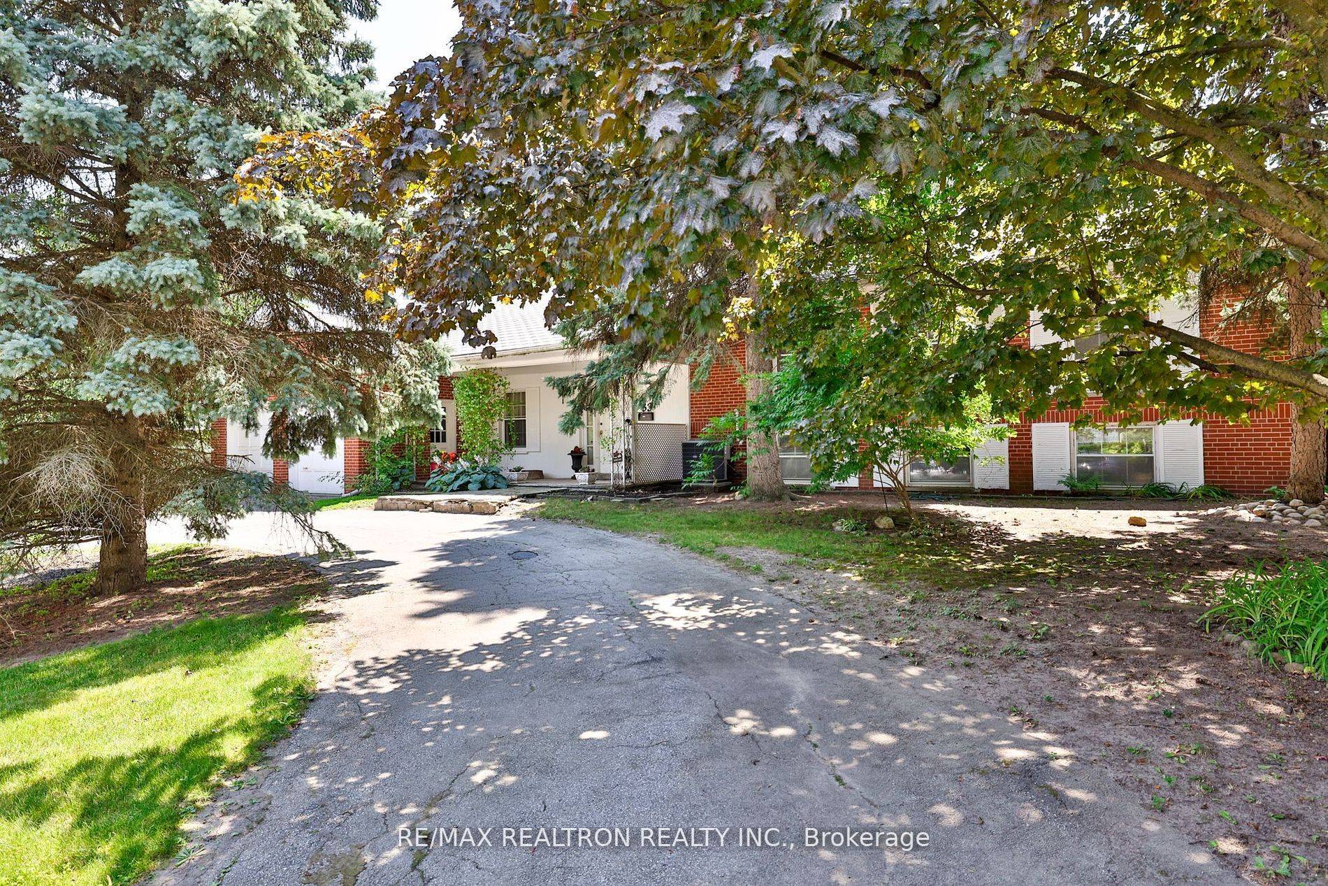 Toronto C12, ON M3C 2L1,33 Suncrest DR