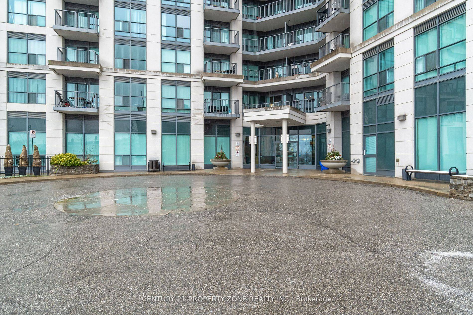 Richmond Hill, ON L4B 0B1,185 Oneida CRES #903