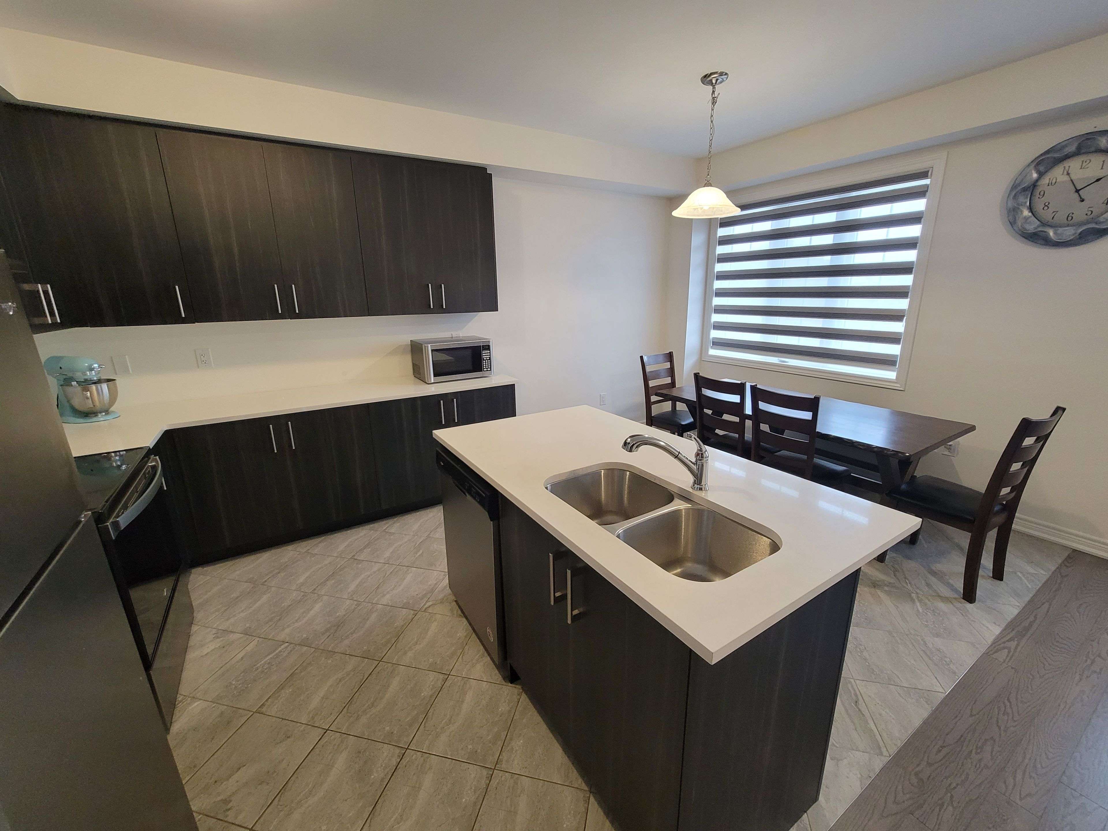 Brampton, ON L6Y 6J9,41 Hashmi PL