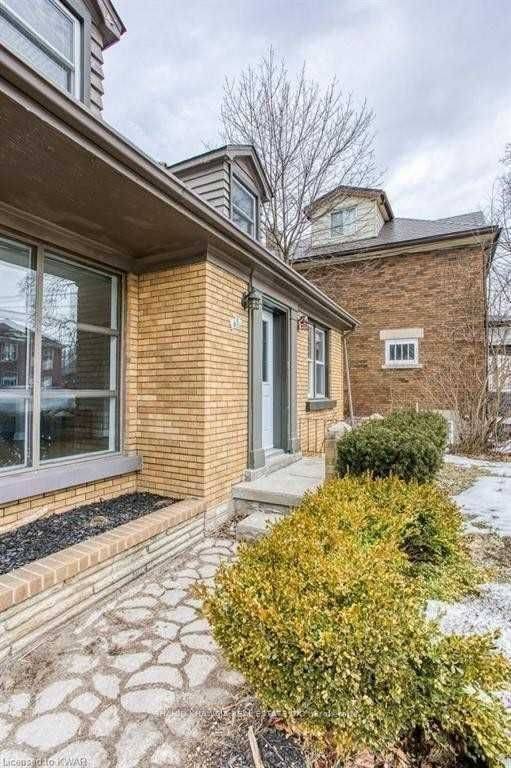 Kitchener, ON N2M 3B5,68 Highland RD W #Main