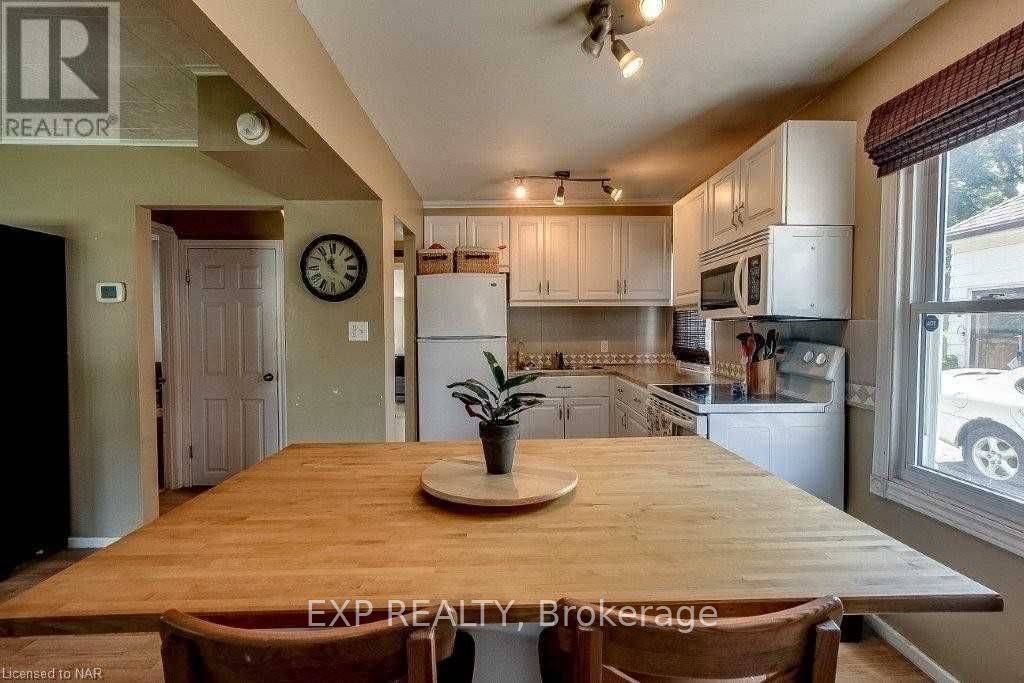 Brantford, ON N3T 4H5,19 Lewis ST