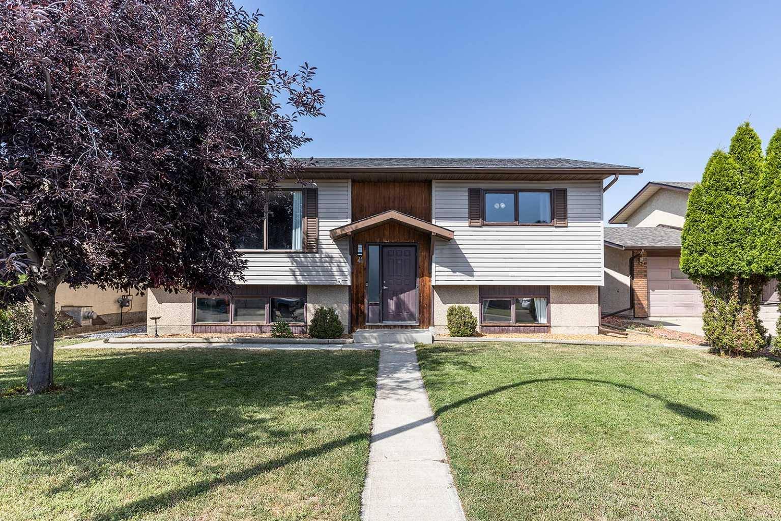 Medicine Hat, AB T1B 2Y5,41 East Glen CRES SE