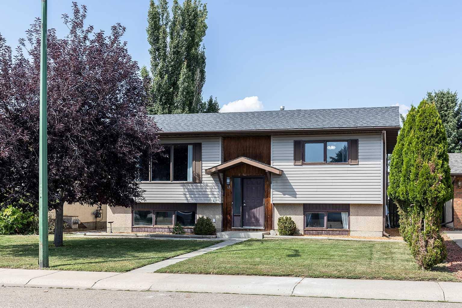 Medicine Hat, AB T1B 2Y5,41 East Glen CRES SE