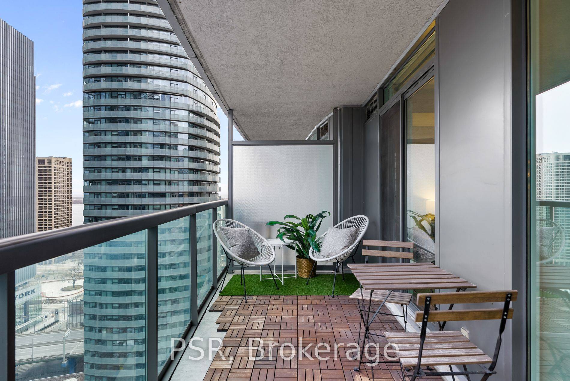 Toronto C01, ON M5J 3A4,30 Grand Trunk CRES #3007