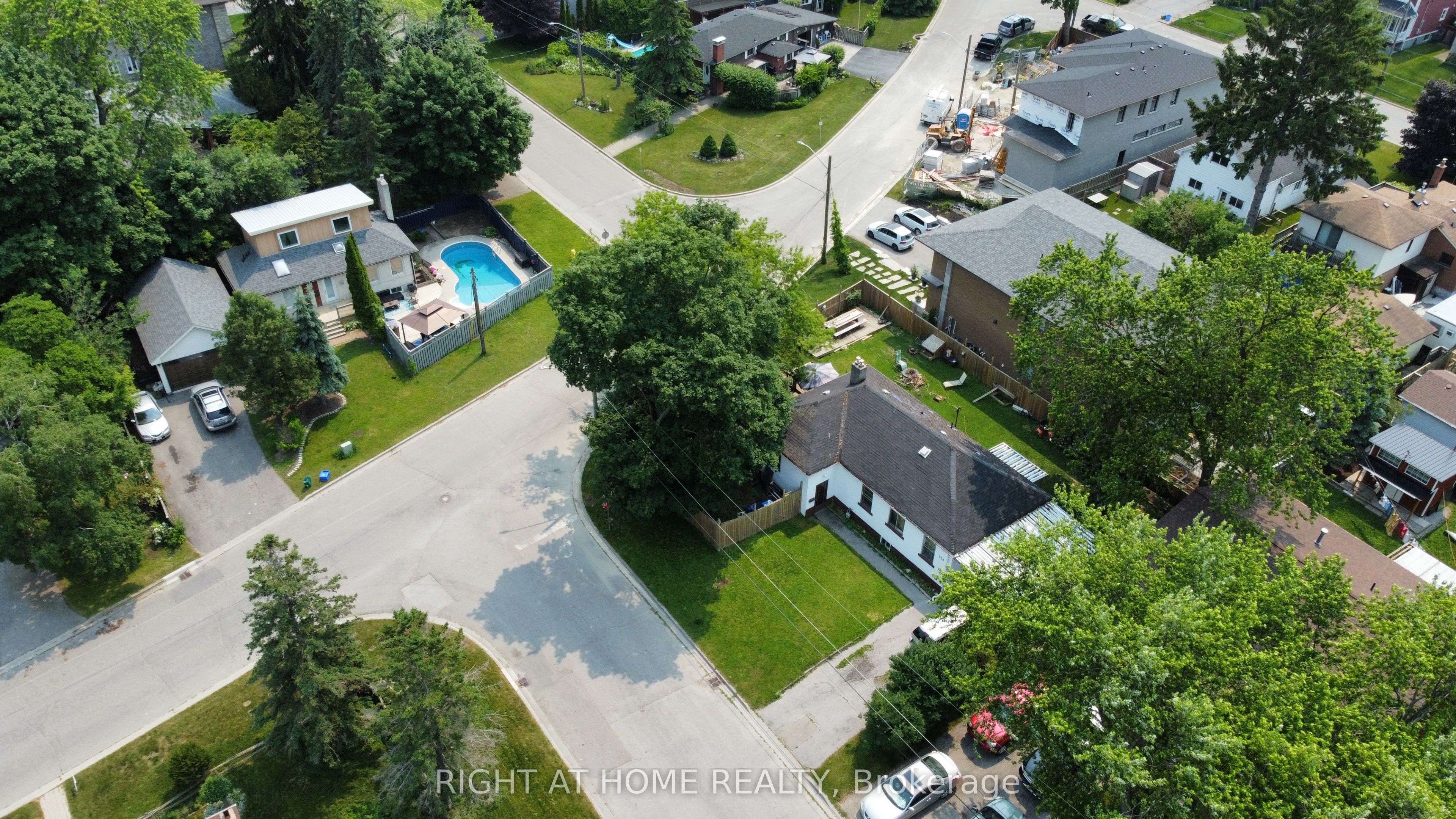 Pickering, ON L1W 2T2,668 Marksbury RD