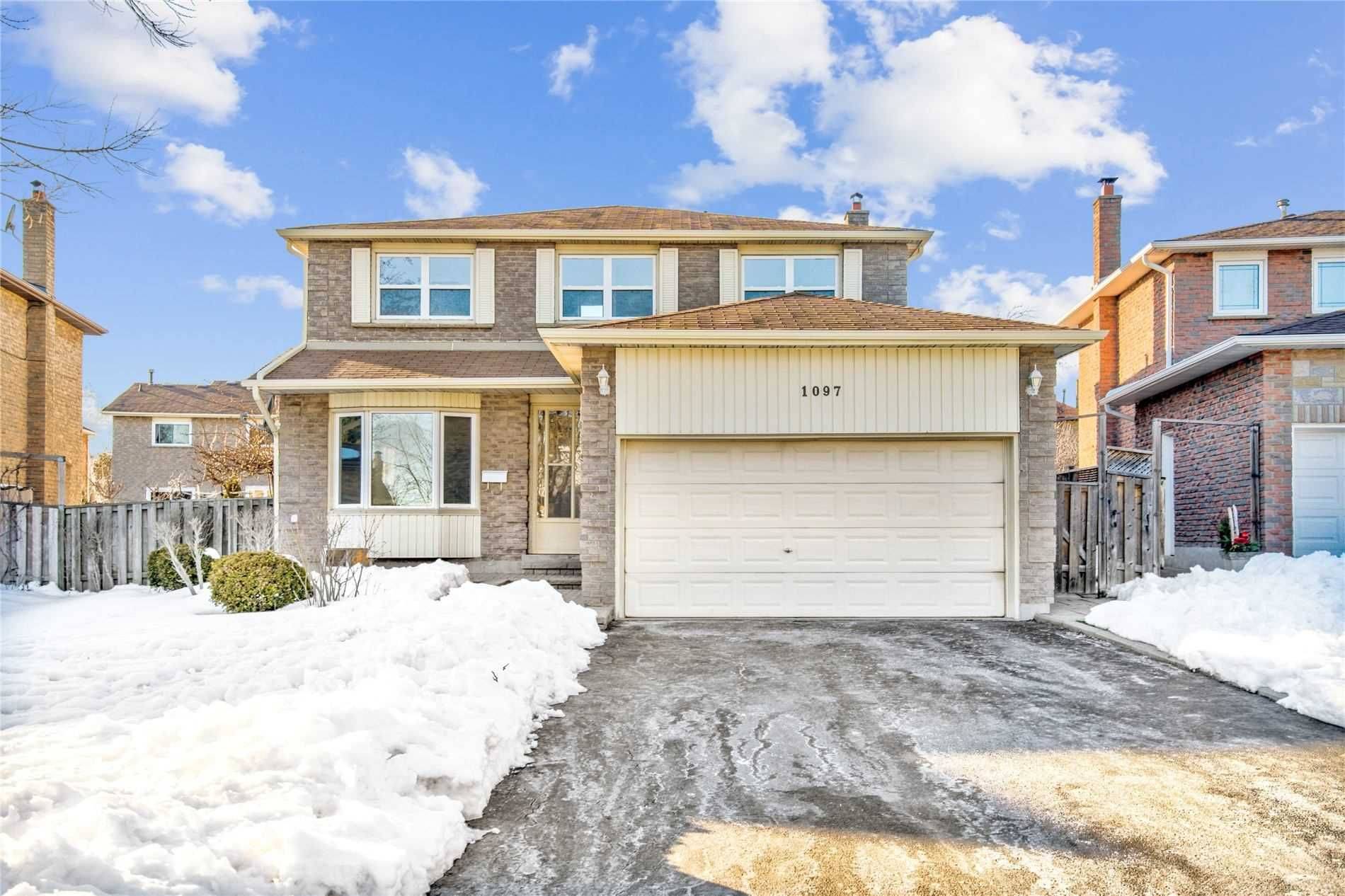 Mississauga, ON L4W 3K8,1097 Mannington CT