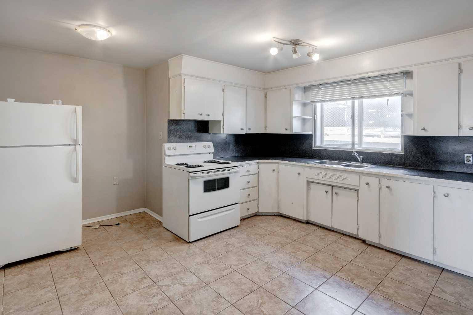 Calgary, AB T2T 1C6,1624 26 AVE SW