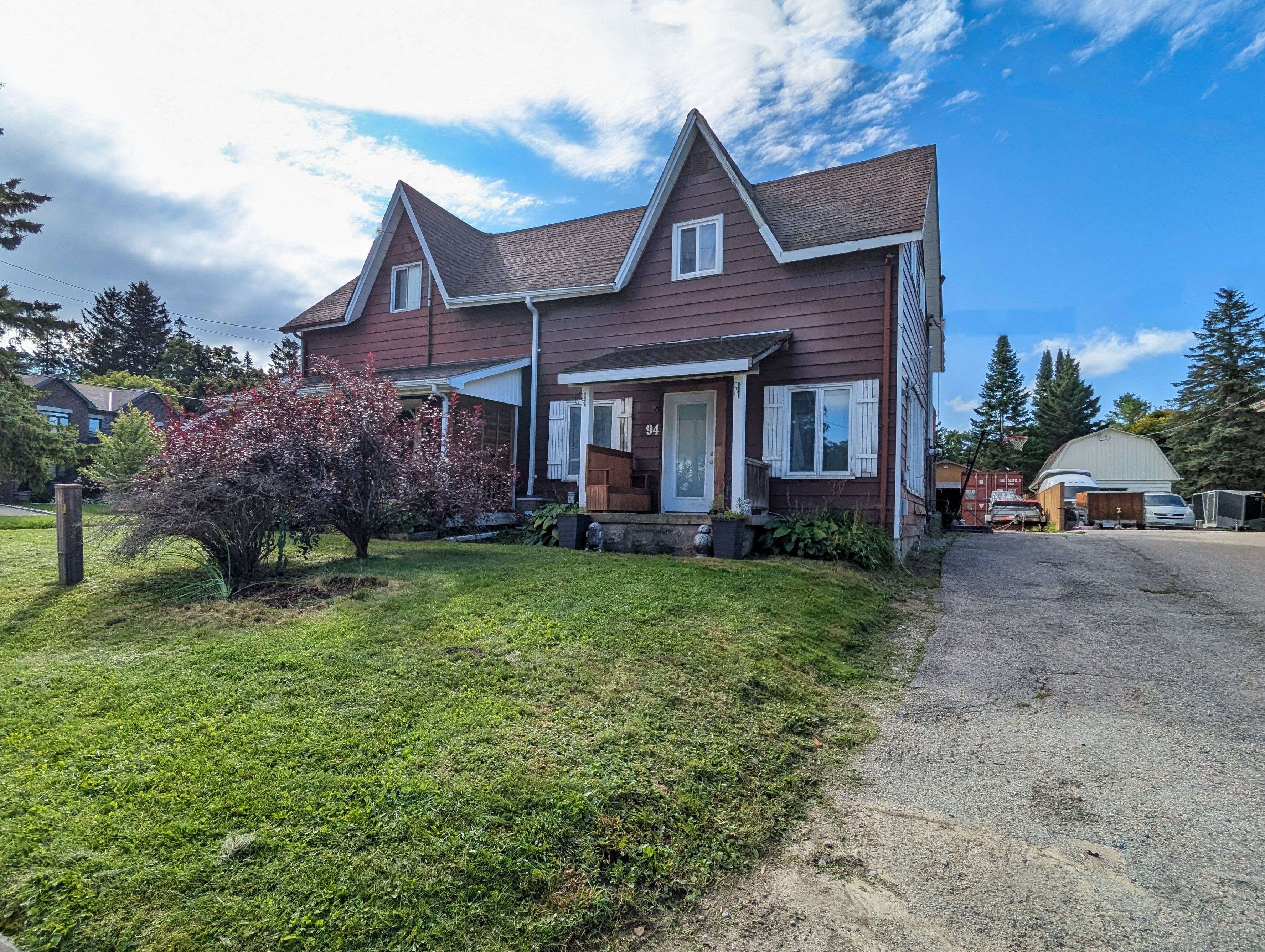 Uxbridge, ON L9P 1H4,94 Mill ST