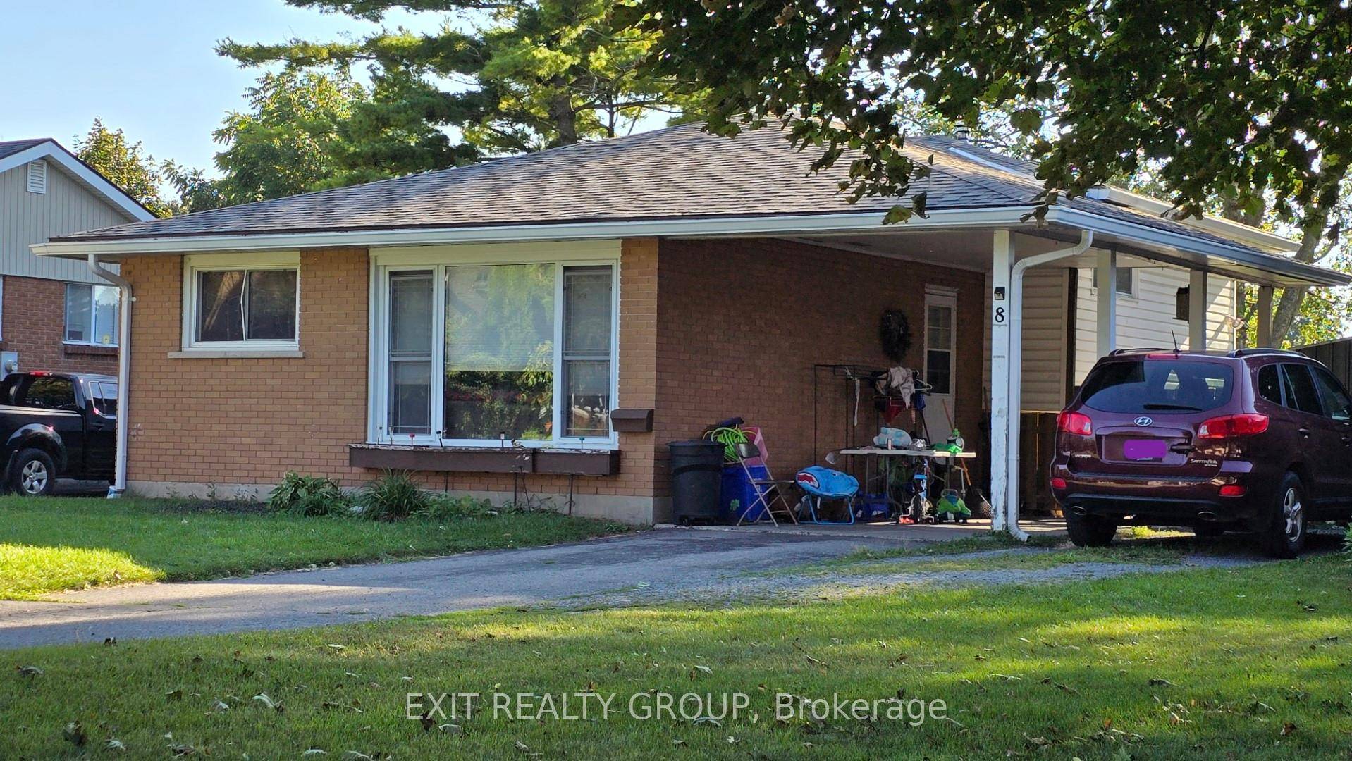 Belleville, ON K8P 4J8,8 Village DR