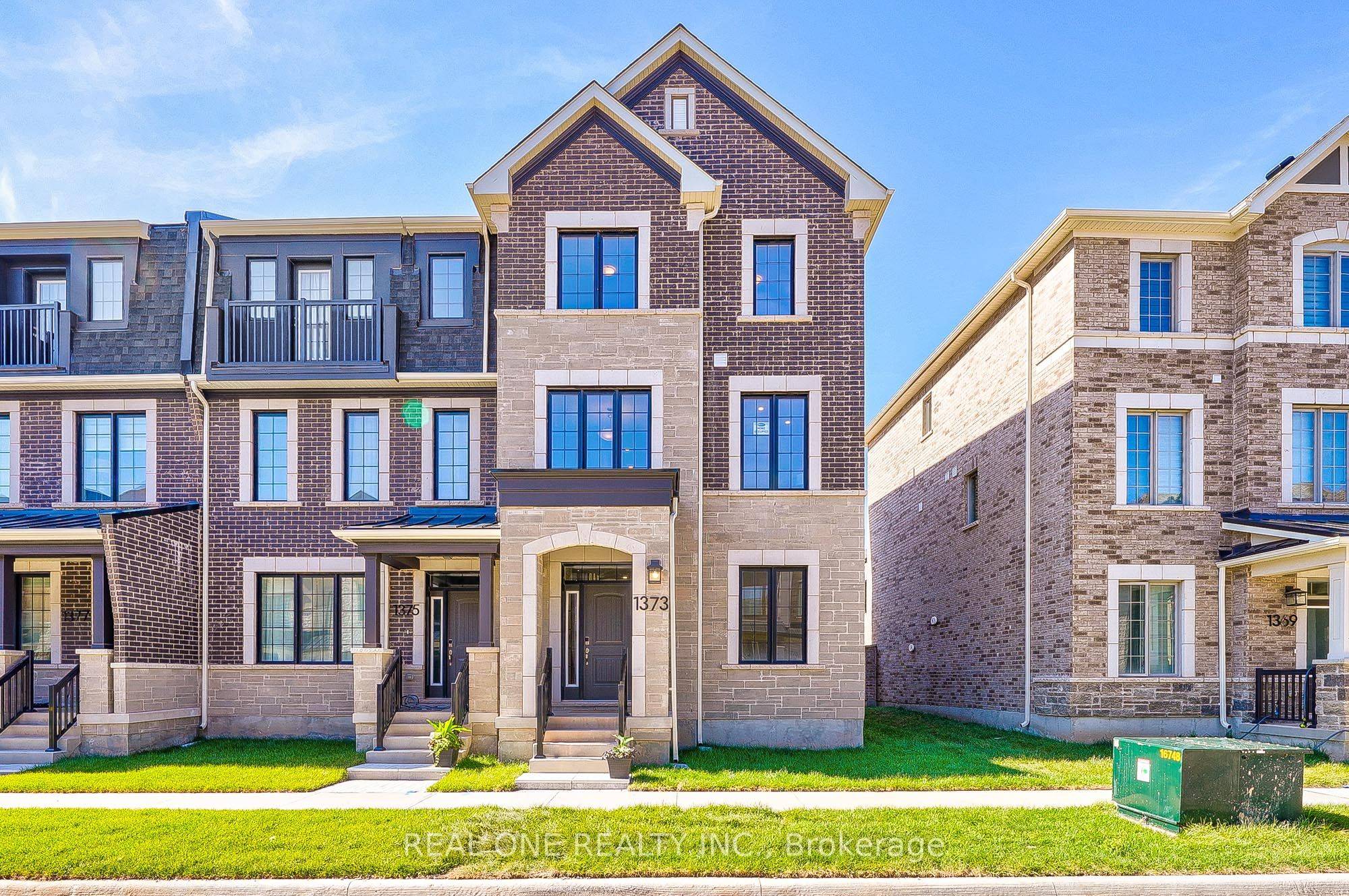 Oakville, ON L6M 5P2,1373 Kobzar DR